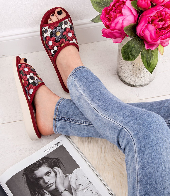 Dámské domácí pantofle s otevřenou špičkou s květinami